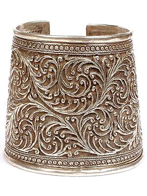 Tumbler Bracelet with Arabesque