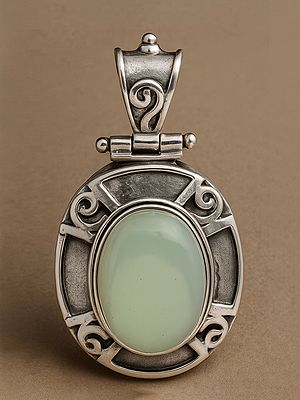 Peru-Chalcedony Oval Pendant
