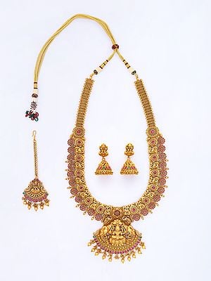 Traditional South Indian Temple Goddess Laxmi Necklace Set with Earrings and Mangtika