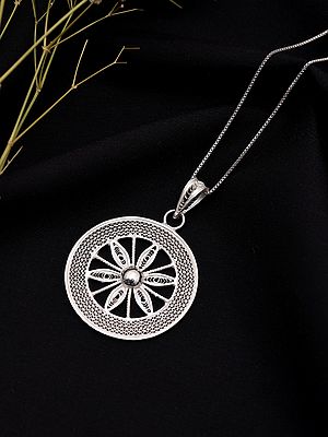 Intricate Tarakasi Filigree Silver Pendant: Chakra Inspired Design