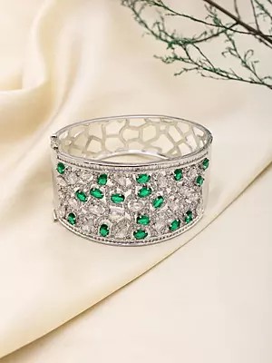 Cuff Bracelet with Vintage Design & Emerald-Cut Stones