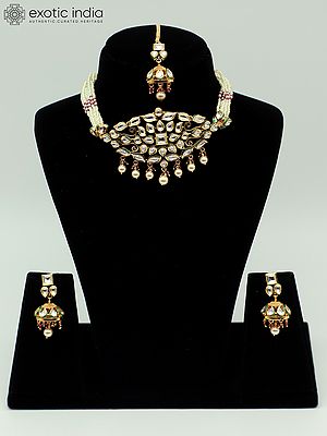 Beautiful Bandhai Choker Set With Mangtika And Earrings