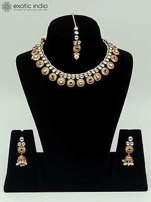 Light Necklace Set In Matte Finishing With Earrings And Mangtika