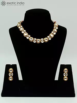 Single Layer Stunning Necklace Set With Beautiful Earrings And Kundan Stone