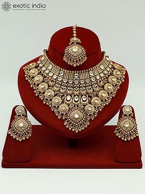 Embellished Carving Necklace Set With Attractive Mangtika And Earrings