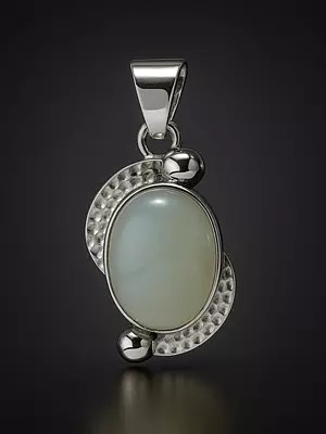Oval Shape Peru Chalcedony Pendant