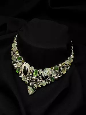 Cabochon Chrome Chalcedony Necklace with Emerald and Peridot