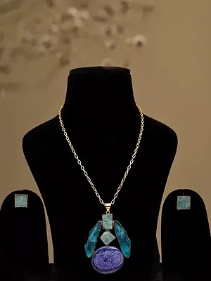 Stone Studded Pendant Necklace Set with Stud Earrings
