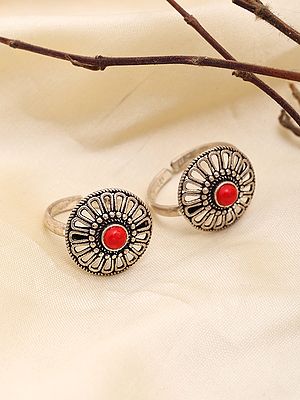 Sunflower-Inspired Oxidised Silver Adjustable Toe Ring with Gemstone