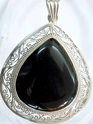 Black Onyx Jaali Pendant