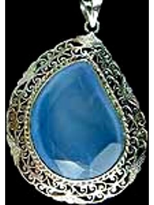 Chalcedony Jaali Pendant