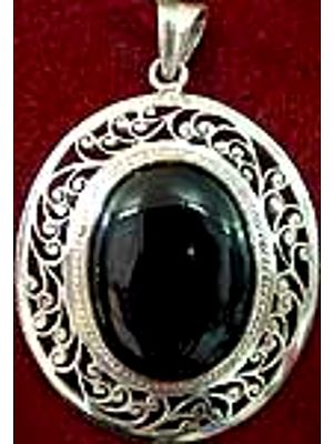 Jaali Pendant of Black Onyx