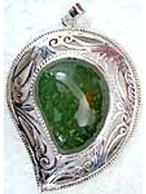 Jaali Pendant of Jade
