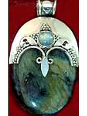 Labradorite Pendant with Moonstone