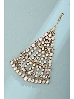 Elegant Kundan Side Tikka with Teardrop Stone Embellishments
