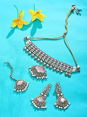 Complete Kundan Jewelry Set: Choker Necklace, Earrings, and Maang Tikka