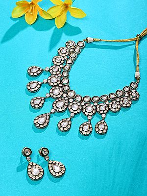 Polki Necklace Set with Teardrop Pendants and Green Enamel