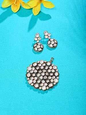 Mandala-Inspired Polki Studded Lacquer Pendant and Earring Set
