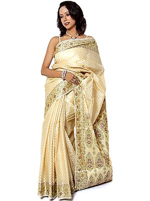 Ivory Banarasi with Golden Bootis All-Over and Floral Brocaded Anchal