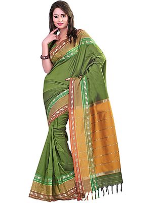 Plain Sari with Wide Border and Contrast Pallu