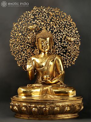 Fine Lord Buddha Preaching in the Backdrop of Bodhi Tree