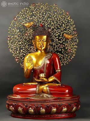 Fine Lord Buddha Preaching in the Backdrop of Bodhi Tree