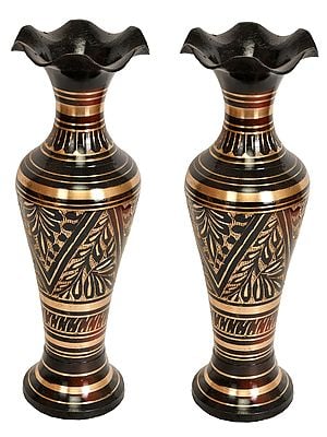 Beautifuly Engraved Flower Vase Pair