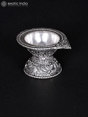 Small Designer Brass Diya (Multiple Sizes)