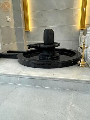 Black Marble Shivling an Cylindrical form