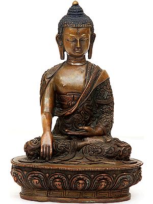 The Buddha with Finely Carved Robe