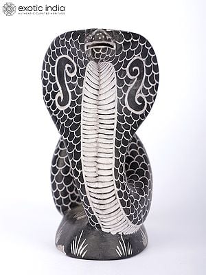 Hooded Black Cobra Sculpture | Stone Statue from Mahabalipuram