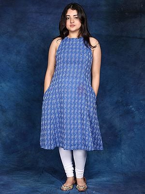 Cotton Sleeveless Straight Kurti with Woven Pattern and Side Pockets