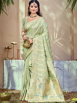 Elegant Floral Woven Motifs Silk Saree With Rich Pallu For Festive Occasion