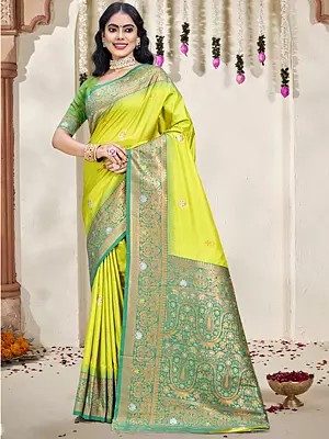 Contrast Floral Border Wedding Wear Silk Saree With Attractive Pallu