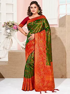 Kanjivaram Silk Flower Design Saree With Tassel Broad Border And Blouse