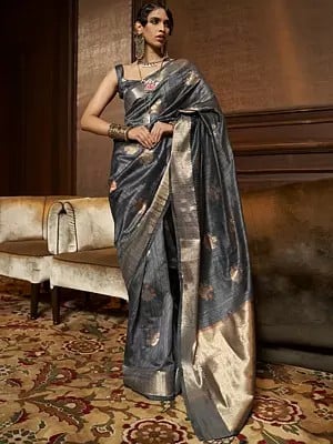 Amazing Handloom Weaving Silk Saree With Floral Buttas And Contrast Pallu