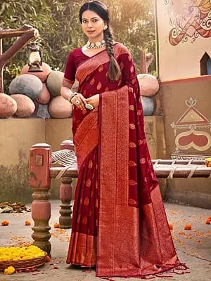 Traditional Motifs Banarasi Silk Saree With Blouse And Tassels Pallu