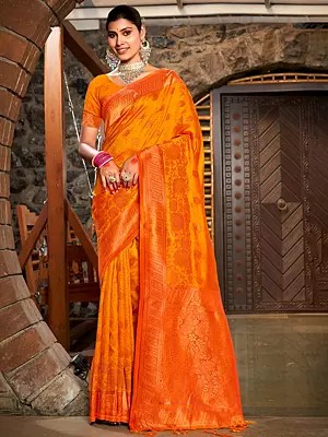 Floral Pattern Woven Saree In Silk With Tassels Pallu And Blouse