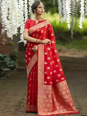 Floral Zari Woven Banarasi Silk Saree With Contrast Pallu