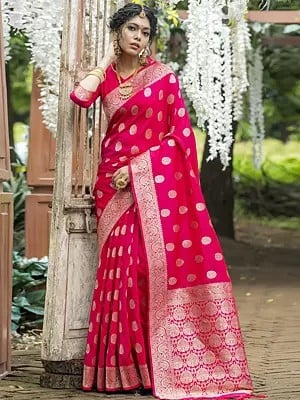 Floral Zari Woven Banarasi Silk Saree With Contrast Pallu