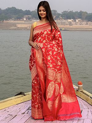 True-Red Katan Patola Silk All-Over Leaf & Flower Vine Motif Handloom Banarasi Saree With Mughal Butta Pallu
