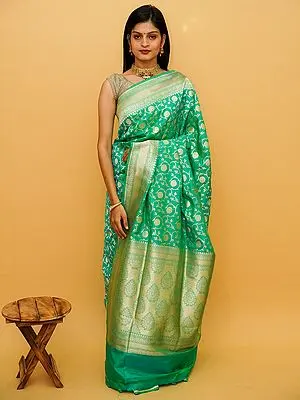 Banarasi Pure Katan Silk Floral Creeper Pattern Saree With Mughal Motif Pallu