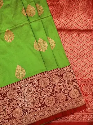 Jasmine-Green Pure Katan Silk Mughal Butti Banarasi Saree With Ogee Pattern Pallu