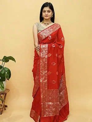 Red Munga Silk Banarasi Saree with Floral Motif and Vine Pattern Border-Pallu