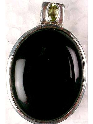 Black Onyx Oval Pendant with Faceted Peridot