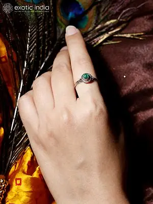 Round Shape Sterling Silver Ring with Malachite Gemstone