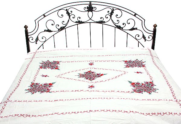 Chic-White Bedspread from Kashmir with Ari-Embroidered Flowers