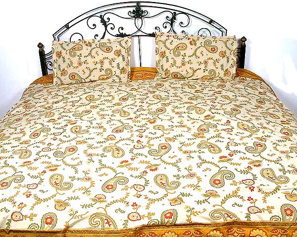 Cotton Bedspread with Paisley Print