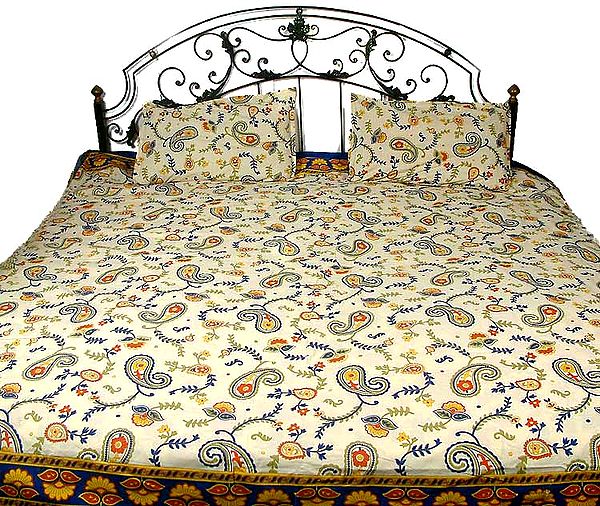 Cotton Bedspread with Paisley Print