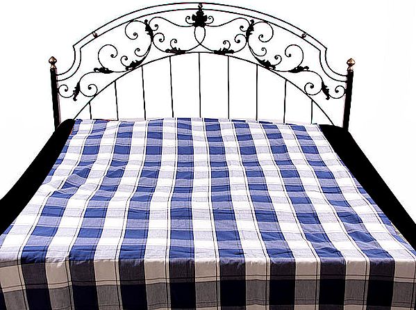 Ivory and Blue Singe-Bed Bedspread with Giant Checks